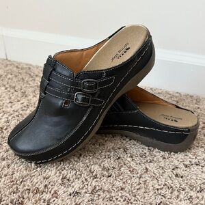 Spring Step Black Happy Clogs Women’s Size 10 / 42 NWOT Comfort Slip-On Leather